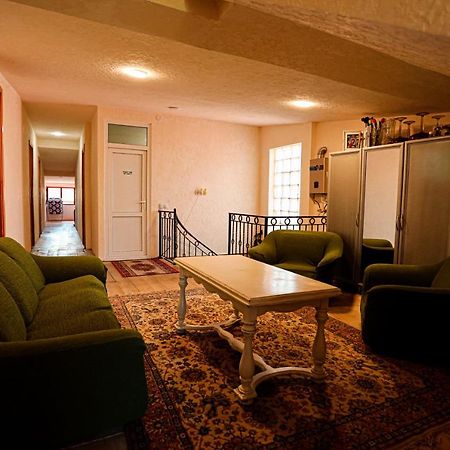 Guesthouse Gua Kutaisi Ngoại thất bức ảnh