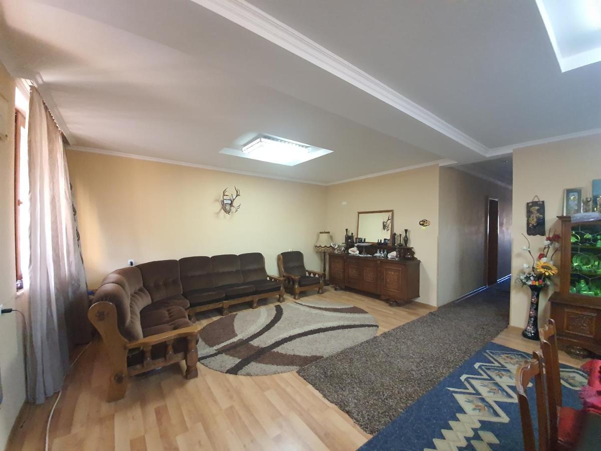Guesthouse Gua Kutaisi Ngoại thất bức ảnh